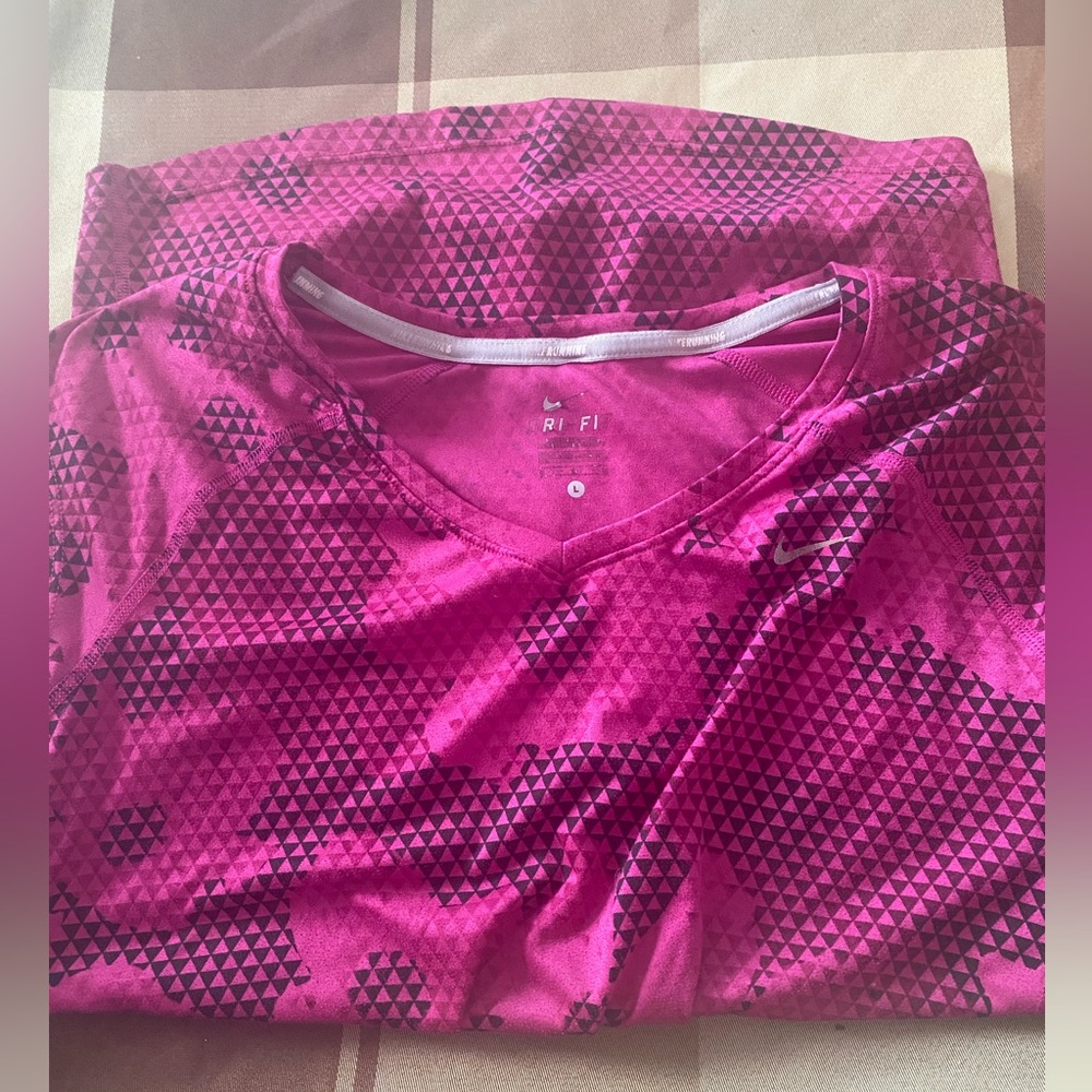 Nike top
